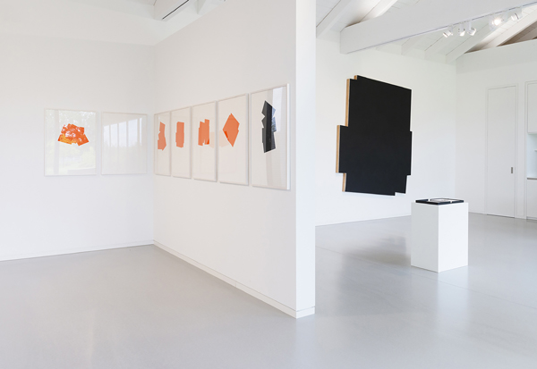 Imi Knoebel: Mennige - Serie I (Blätter 49-55) (1992), Mennigebild 31/54 (1976/2021), Kassette Mennigebilder (1992)